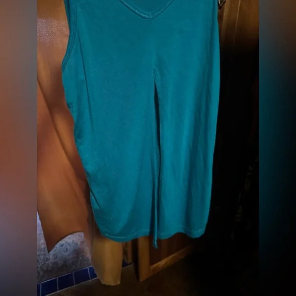 Fox Tank - Picture 2 of 2